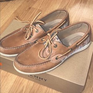 Women’s Sperry’s - Size 7